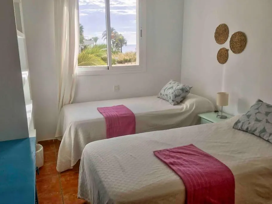 Сasa de vacaciones Three Bedroom House By The Sea Agua Amarga